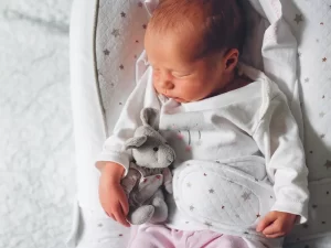 تصویری از نوزاد که به زردی مبتلا شده است.